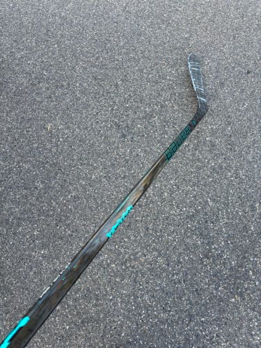 Intermediate Bauer Twitch Hockey Stick Left Hand P92 50 Flex | 59.5"