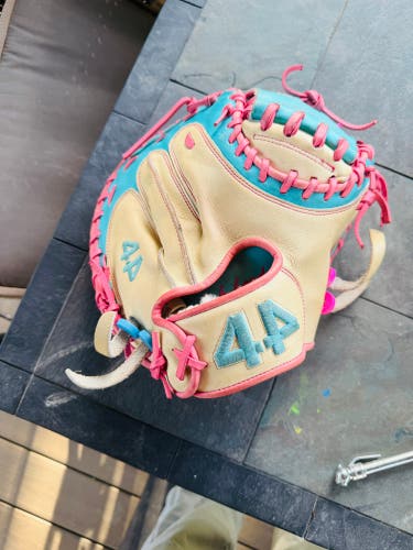 44 Pro Signature Series RH Catcher's Baseball Glove 33.5" (Used)