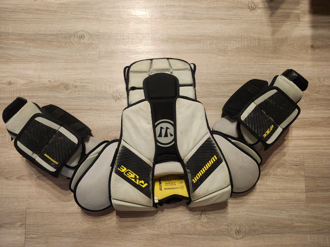 Medium/Large Warrior RX3E Goalie Chest Protector (Used)