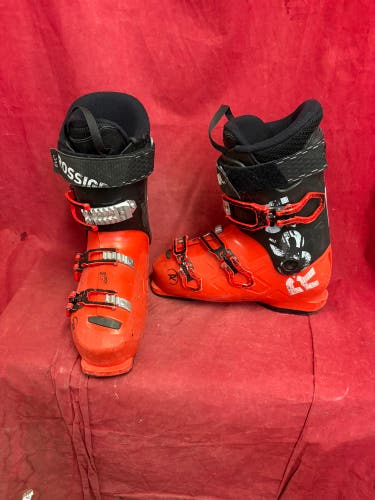 Ski Boots: Rossignol Evo downhill ski boots,
Size: 26.5
Boot length: 308mm
Width : 104mm