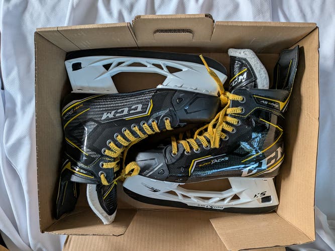 CCM Super Tacks AS3 Pro Hockey Skates Wide Width 8.5 (Used)