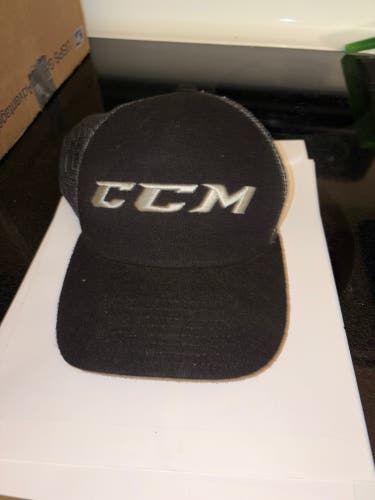 Black Adult Unisex Medium/Large CCM Hat (Used)