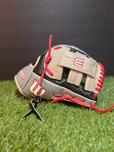 2023 Wilson A2000 RH Infield Baseball Glove 11.5" (Used)