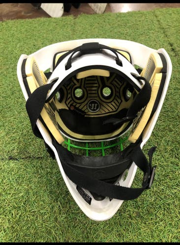 White Youth Warrior R/F1 Goalie Mask (Used)