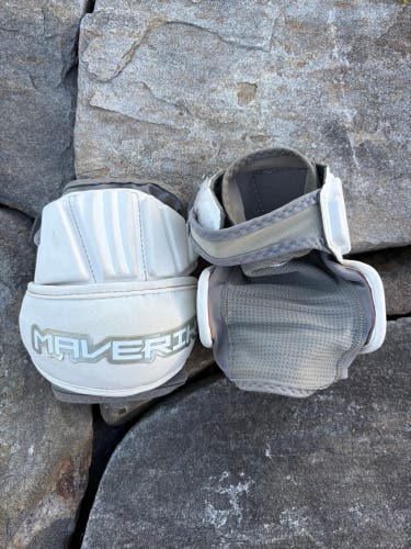 Medium Adult Maverik Max Elbow Pads