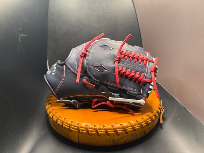 The "Glove Lab" RH Baseball Glove 12" Used RHT