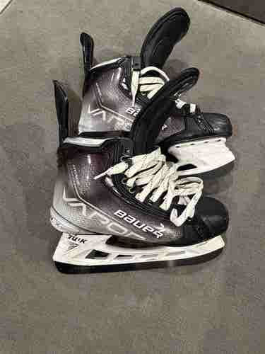 Black/Gray Bauer Vapor Hyperlite Hockey Skates Pro Stock 8.5 D/A (Used)