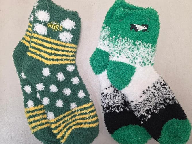 ST10 Mens NCAA NORTH DAKOTA STATE BISON Crew Socks Lot of 2 Pair MEDIUM New