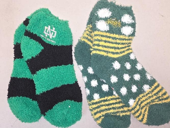 ST11 Mens NCAA NORTH DAKOTA STATE BISON Crew Socks Lot of 2 Pair MEDIUM New