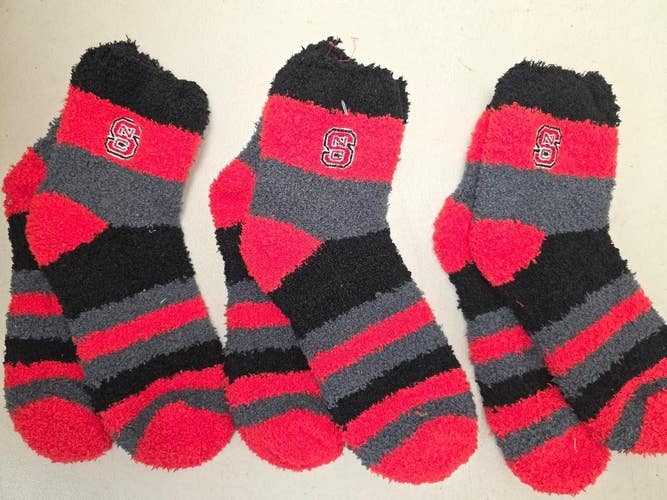 ST16 Mens NCAA NORTH CAROLINA STATE WOLFPACK Crew Socks Lot of 3 Pair MEDIUM New