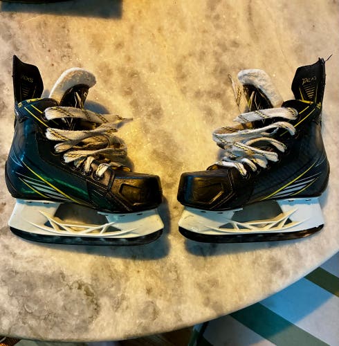 Used Youth CCM Ultra Tacks Hockey Skates | Size 11.5Y