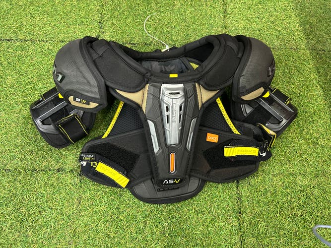 Small Junior CCM Tacks AS-V Shoulder Pads (Used)