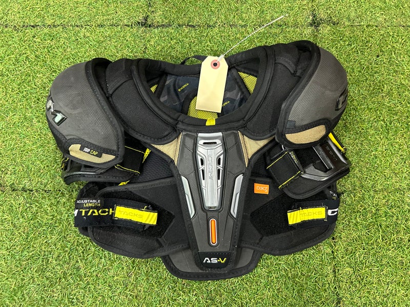Small Junior CCM Tacks AS-V Shoulder Pads (Used)