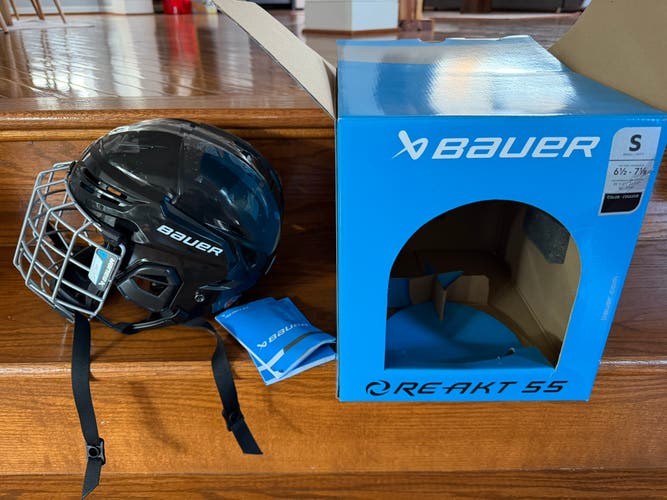 Bauer Reakt 55 size small black hockey helmet new in box