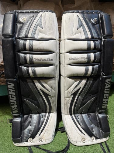 Vaughn Velocity V4 7250 Goalie Leg Pads | 28+1" Junior