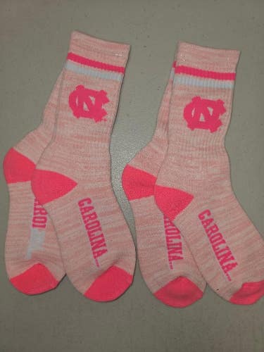 ST8 Mens NCAA NORTH CAROLINA TAR HEELS Crew Socks Lot of 2 Pair MEDIUM New