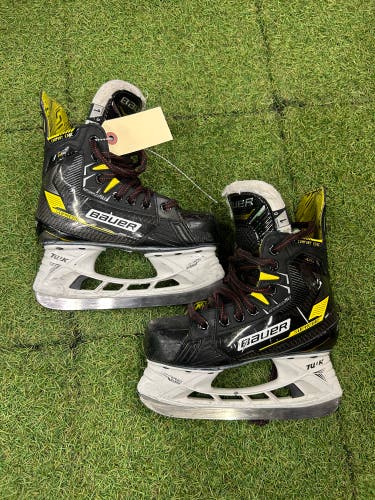Junior Bauer Supreme M4 Hockey Skates Regular Width Size 1 (Used)