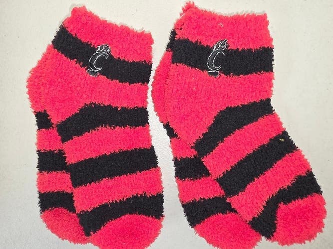 ST1 Mens NCAA CINCINNATI BEARCATS Crew Socks Lot of 2 Pair MEDIUM New