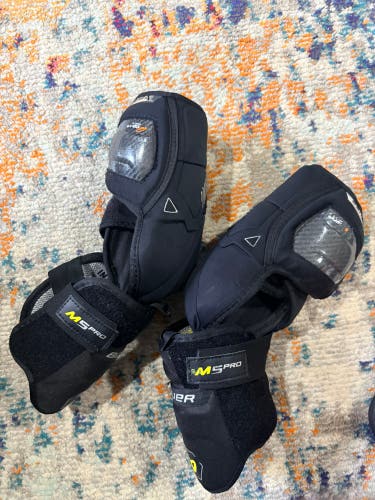 Intermediate Large Bauer Supreme M5 Pro Elbow Pads (Used)