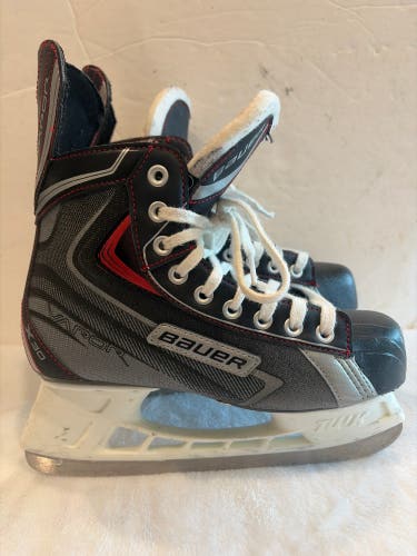 Black Bauer Vapor X30 Hockey Skates Regular Width 6 (Used)