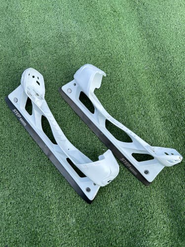 CCM Black Step Steel + Holder | Size 9 (282mm)