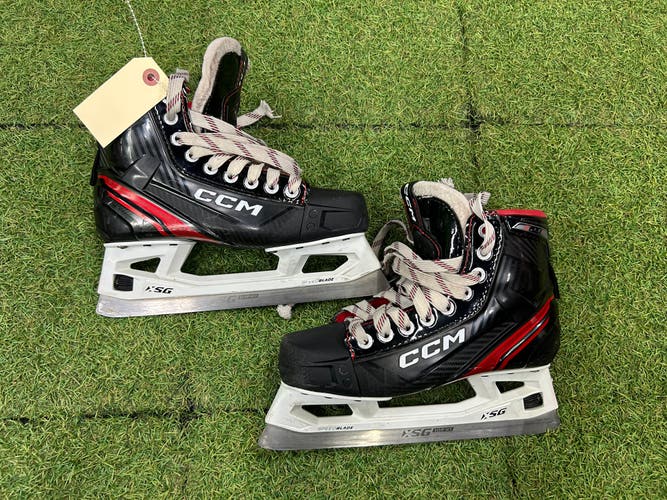 Intermediate CCM Extreme Flex E6.5 Hockey Goalie Skates Size 5 (Used)