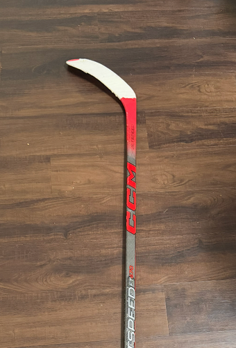 Junior CCM JetSpeed FT670 Right Handed Hockey Stick P28 50 Flex (Used)