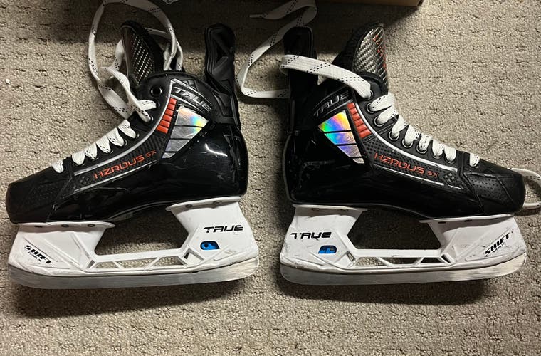 2023 True HZRDUS 5x Hockey Skates Regular Width Size 2.5 (Used)