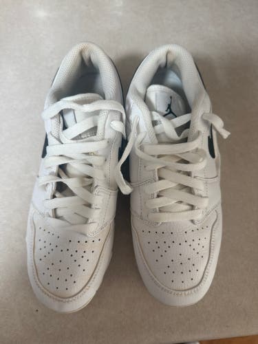 White Kid's 5.5Y (Big Kids / Youth) Youth Air Jordan Low Top Molded Cleats (Used)