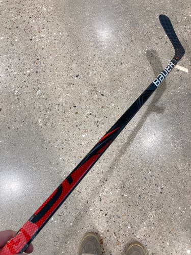 Youth Bauer Vapor Flylite Hockey Stick Left Hand P92 Less Than 30 Flex (Used)