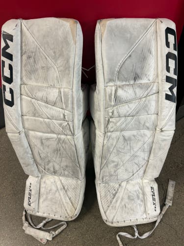 White 28+1" Junior CCM EFlex 6.5 Goalie Leg Pads (Used)