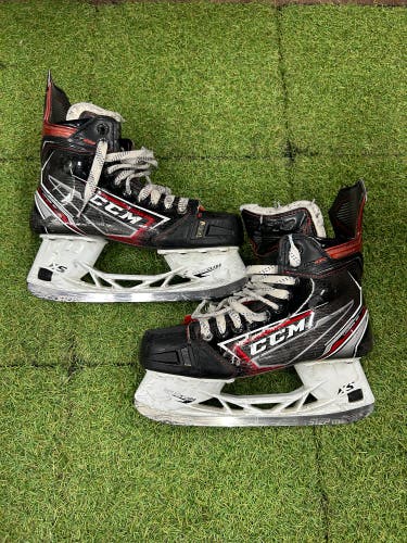 Senior CCM JetSpeed FT490 Hockey Skates Regular Width 7.5 (Used)