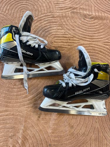 Intermediate Bauer Supreme 3S Hockey Goalie Skates Regular Width Size 5.5 (Used)