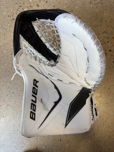 Senior Bauer FlyLite Goalie Glove Regular (Used)