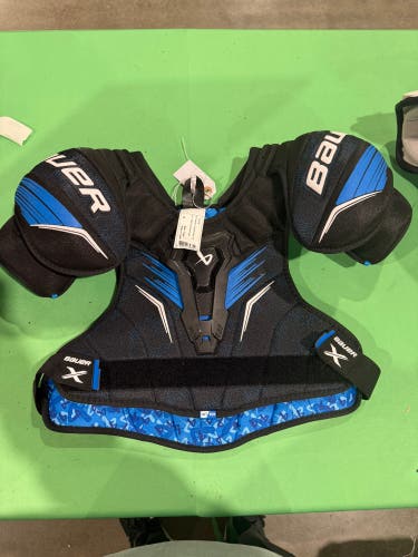Medium Intermediate Bauer X Shoulder Pads (Used)
