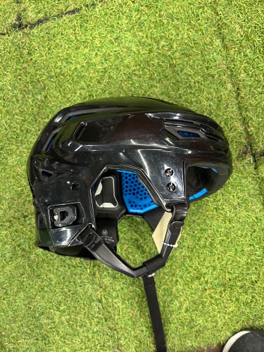 Medium Bauer RE-AKT 3D Helmet (Used)