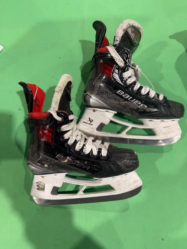 Junior Bauer Vapor X5 Pro Hockey Skates Regular Width Size 2 (Used)