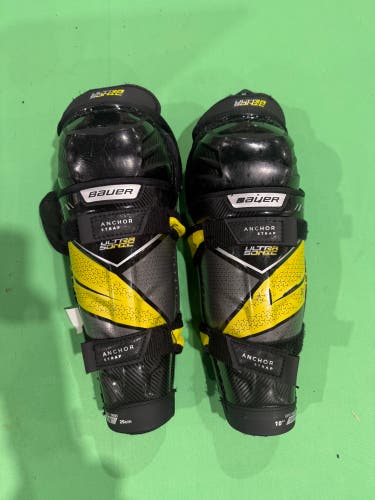 Junior Bauer Supreme Ultrasonic Shin Pads 10" (Used)