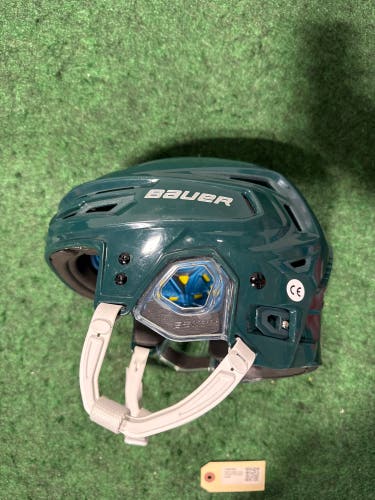 Green Medium Bauer Re-Akt 150 Helmet (Used)