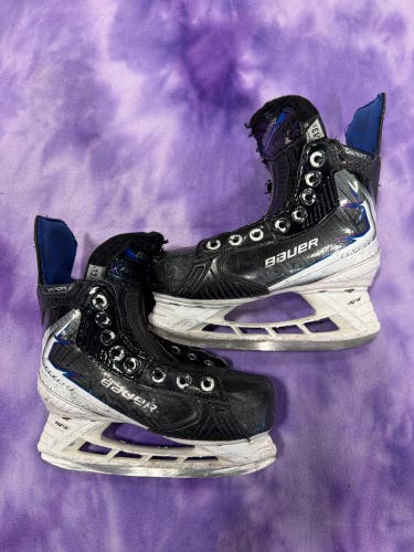 Youth Bauer Vapor Flylite Hockey Skates Regular Width 13.5 (Used)