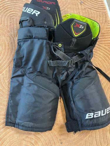 Black Junior Small Bauer Vapor X2.9 Hockey Pants (Used)