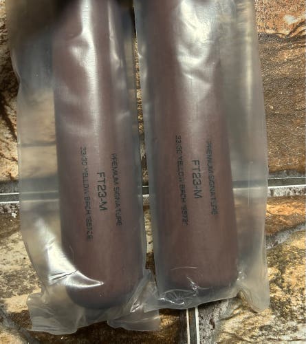2 bats  (B45) (-3) 30 oz 33" (New)  Model FT23-M Premium Signature Yellow Birh