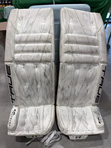 White 30" Intermediate True Catalyst 7X3 Goalie Leg Pads (Used)