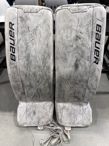 White Medium Intermediate Bauer Supreme 3S Goalie Leg Pads (Used)