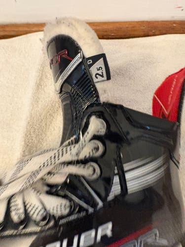 Bauer Vapor XLTX Pro+ Hockey Skates Regular Width Size 2.5 (Used)