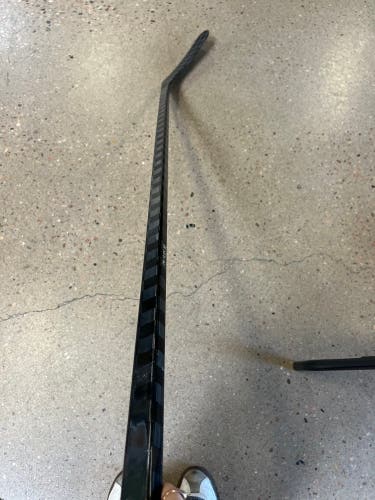 Intermediate Pro Blackout Hockey Stick Right Handed PM9 65 Flex Pro Stock (Used)