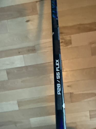 Intermediate Bauer Vapor Flylite Left Hand Hockey Stick P28 55 Flex (Used)