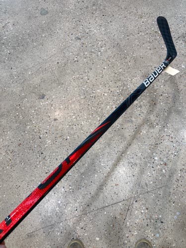 Youth Bauer Vapor Flylite Hockey Stick Left Hand P92 30 Flex | Cut