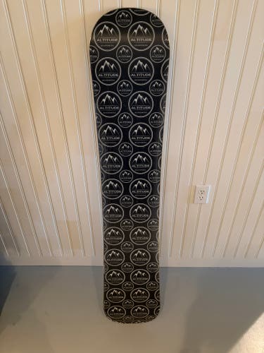 Unisex Snowboard All Mountain Without Bindings True Twin 140 cm (Used)