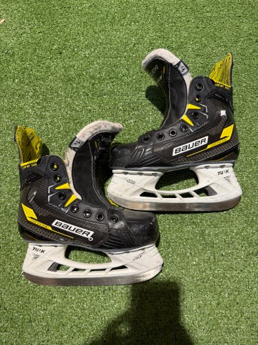 Bauer S22 Supreme Matrix Hockey Skates | Size 1.5D